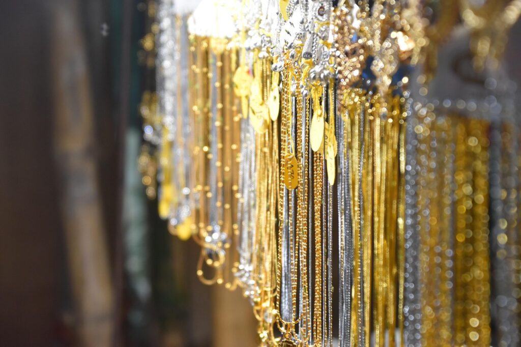 Gold Price in India: Record High in 2025 gold 4645181 1280